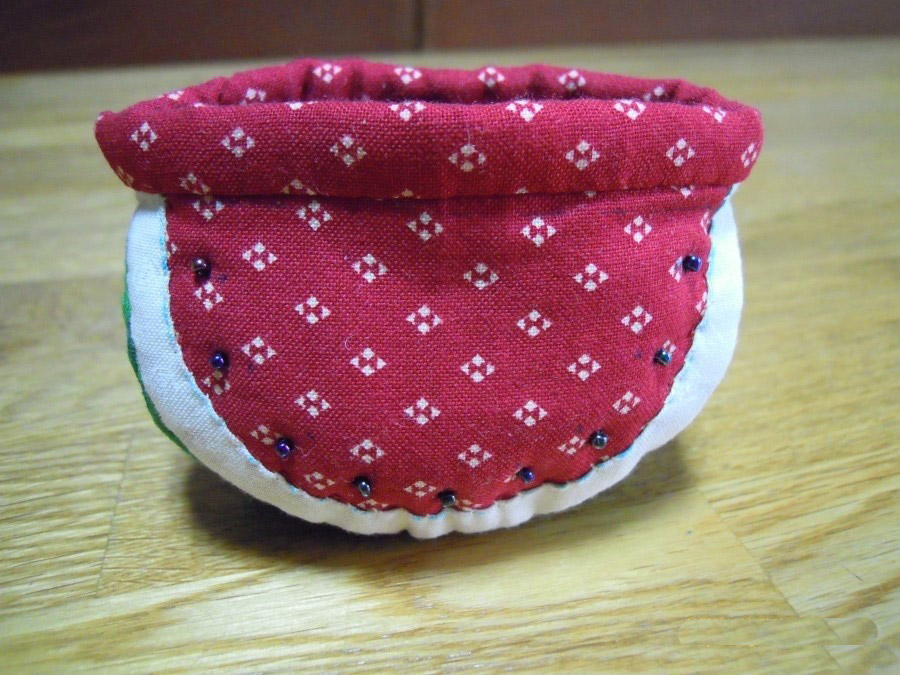 This is a Tutorial in Pictures for a fun project to make a Watermelon Coin Purse.