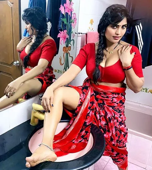 Shree Rapaka cleavgae hot actress naked nanga nangam