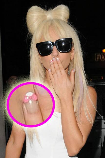 nail-art-pink-bow. I love Lady Gaga!