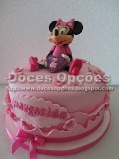 Bolo de parabens com a Minnie bragança