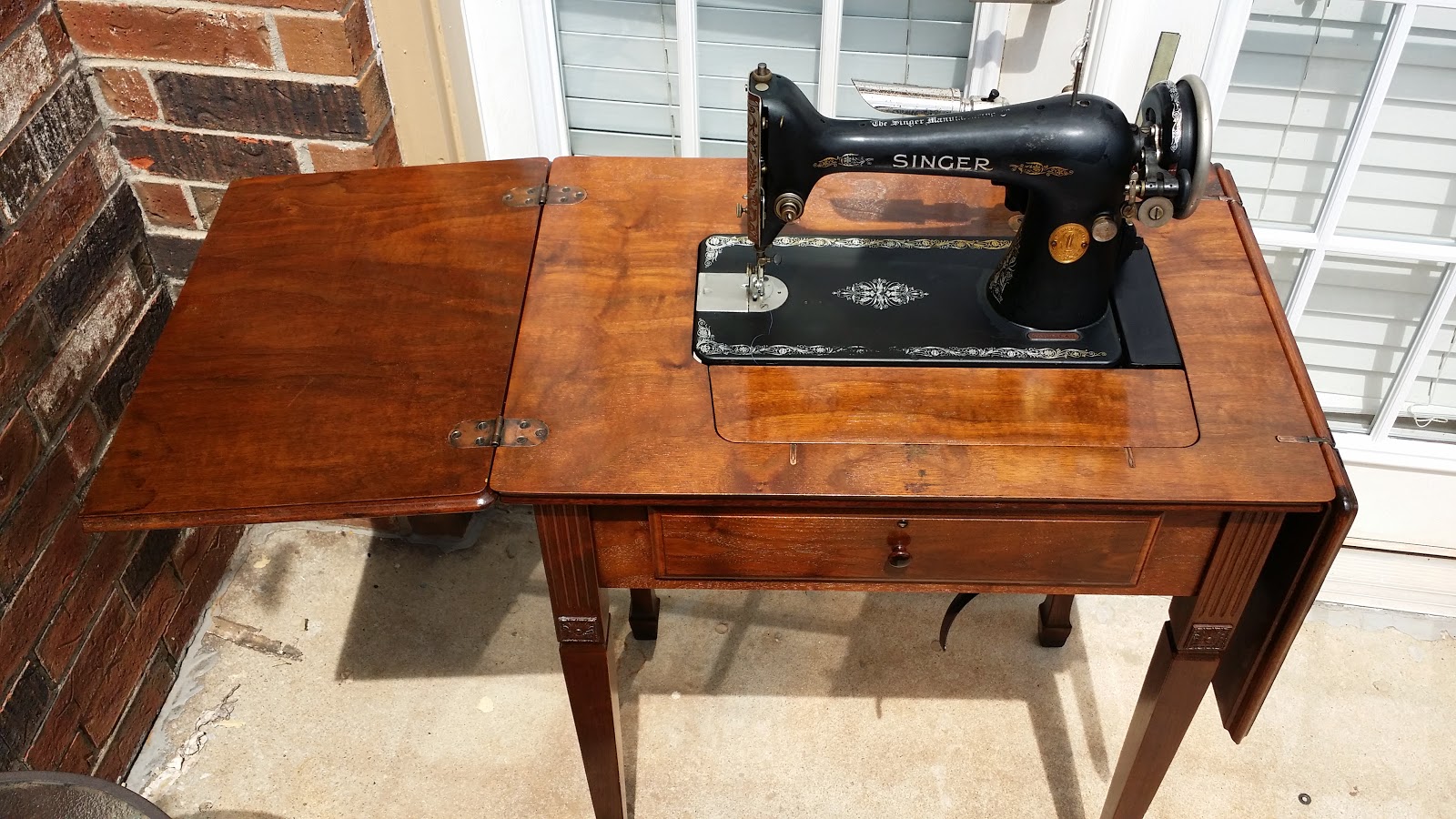 Vintage Singer Sewing Machine Singer Deluxe Library Cabinet