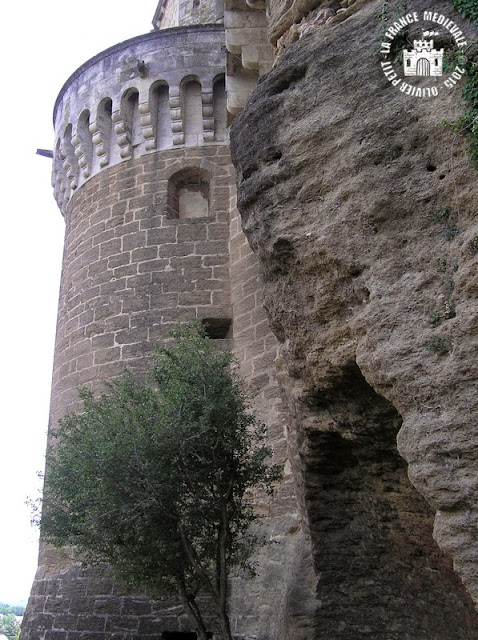 SUZE-LA-ROUSSE (26) - Château