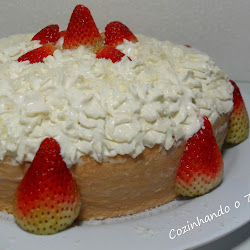 Bolo de Morango Molhadinho