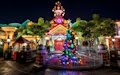 Pinito de navidad con luces de colores en Disneylandia