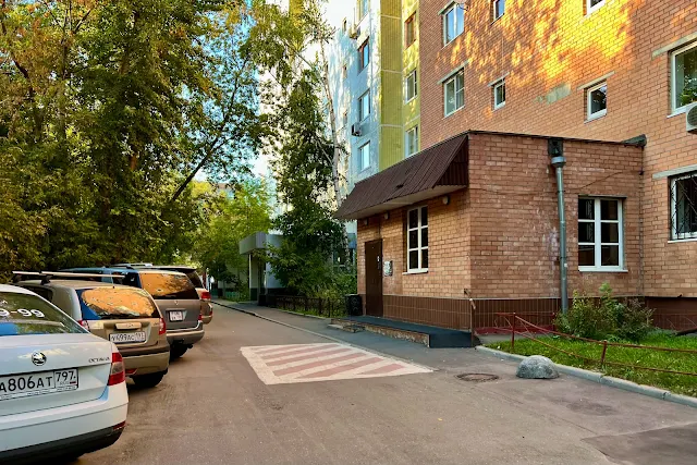 Тихвинская улица, дворы