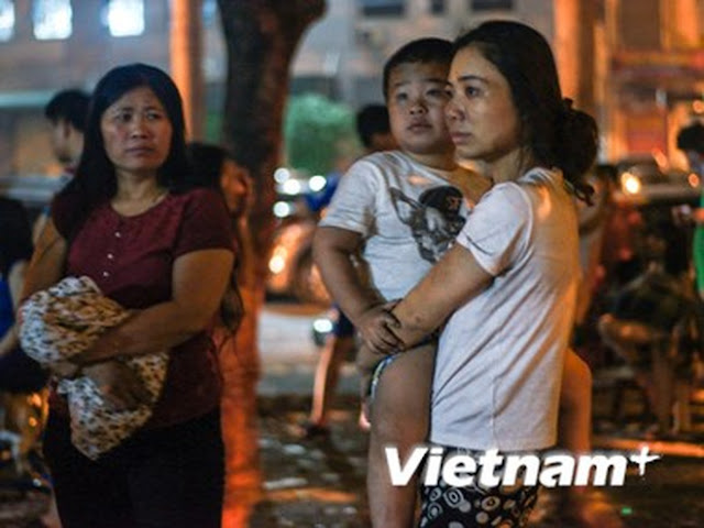 Cháy chung cư Linh Đàm trong đêm, dân bỏ nhà tháo chạy