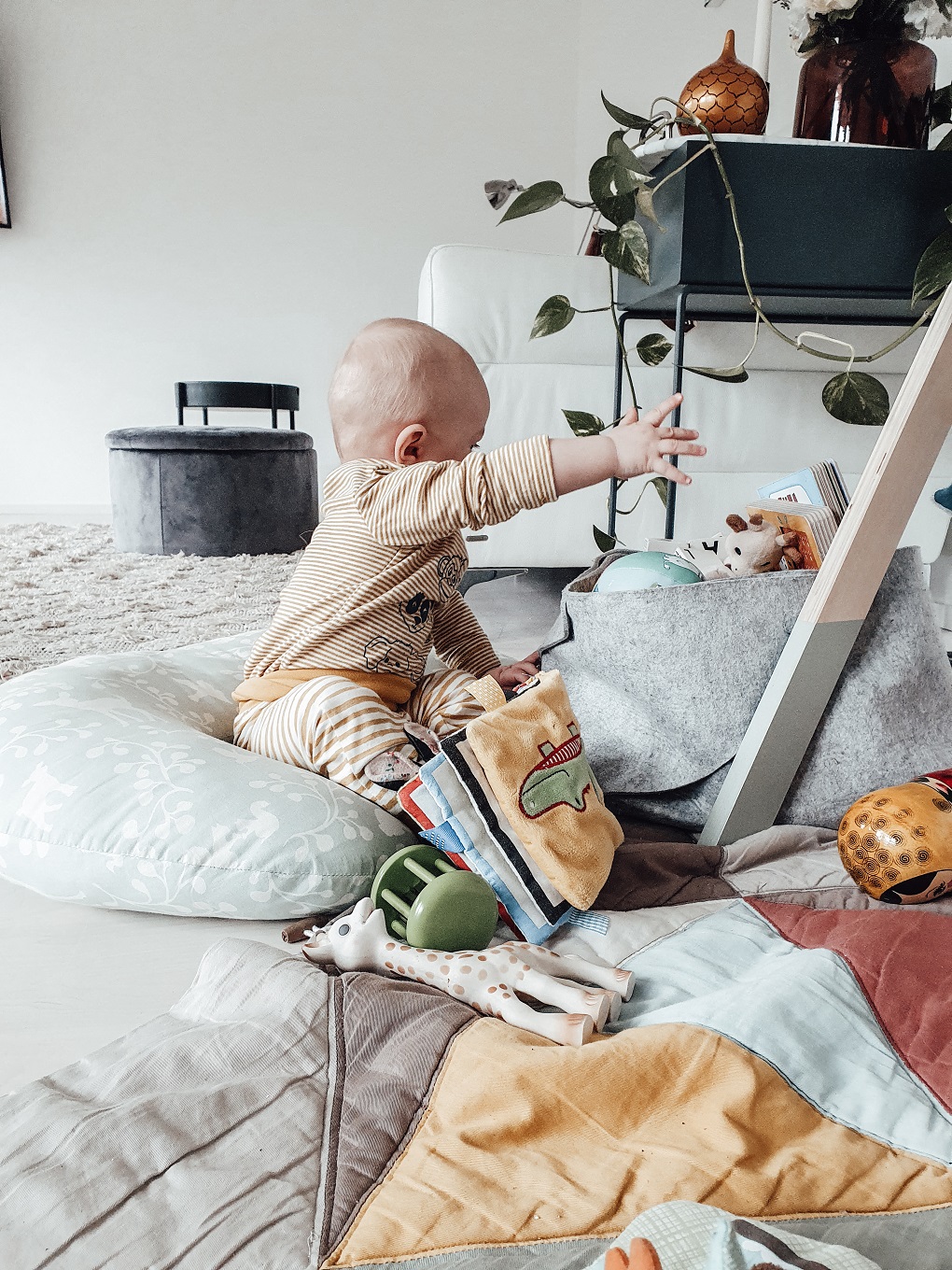 Nordic baby essential checklist: my 5 baby must-have categories 3/5 elisabeth rundlof nursery cushion