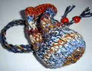 http://translate.googleusercontent.com/translate_c?depth=1&hl=es&rurl=translate.google.es&sl=en&tl=es&u=http://freepatternsbyh.blogspot.com.es/2011/12/sturdy-little-trinket-pouch.html&usg=ALkJrhhfqeEPxpB5Dm-Vk2jaI5L0r9qEkw