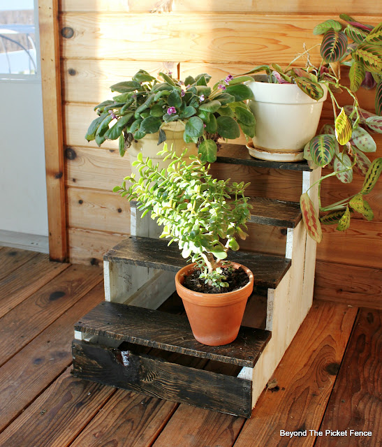 pallets, plant stand, step stool, DIY, http://bec4-beyondthepicketfence.blogspot.com/2016/04/pallet-plant-stepstool-diy.html