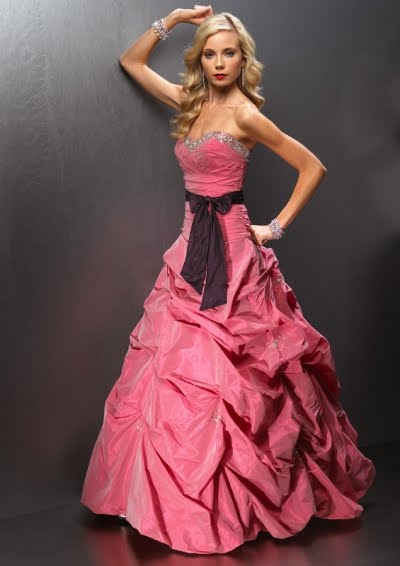 Promgirl on Fashion And Beauty  Prom Gowns 2011 Pics