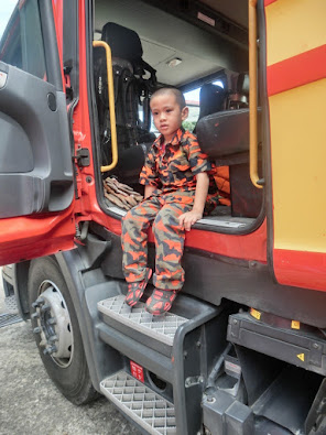 Trip to Beaufort Fire Station by PAPN Membakut; the firefighter truck