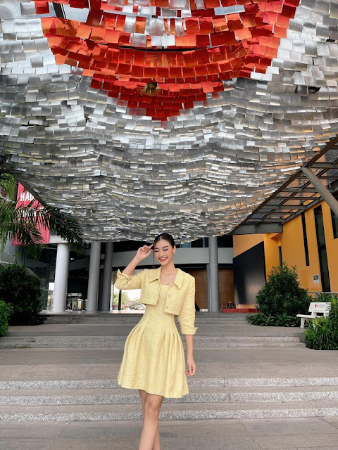 Á hậu Kiều Loan khoe nhan sắc yêu kiều với bộ váy vàng thanh lịch.