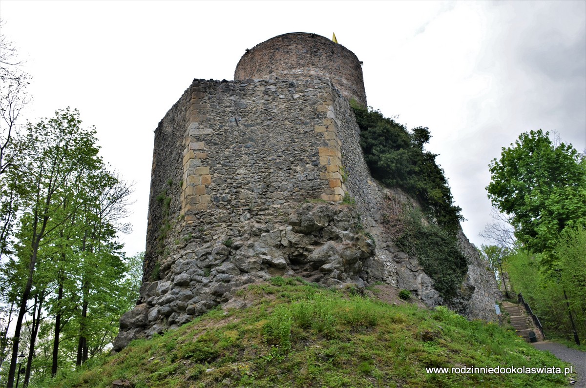 Zamek-Lenno-Wleń-z-dziećmi