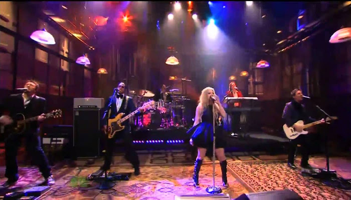 TV Performance: Here's To Never Growing Up en Jay Leno - 26.04.2013
