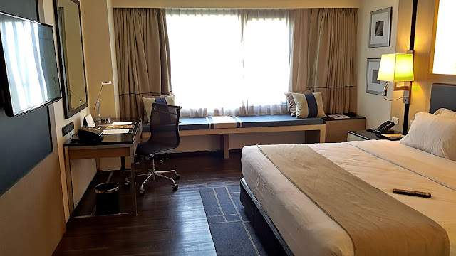 DeLuxe King Room at Seda, BGC (Bonifacio Global City) Metro Manila