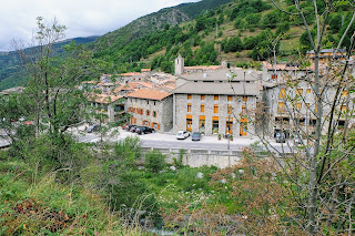 Pueblo de alta montaña en Set Cases. Valle  de Camprodon