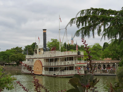 the Molly Brown Riverboat at Disneyland Paris www.thebrighterwriter.blogspot.com