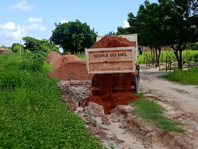 Prefeitura age para amenizar impacto das chuvas nas vias das vilas de Santa Catarina e Minas Gerais