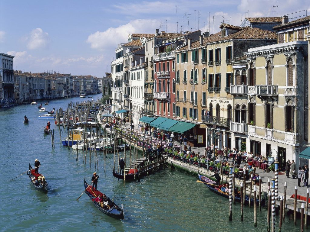 https://blogger.googleusercontent.com/img/b/R29vZ2xl/AVvXsEjDD4qC2pBvcChACUeM_v9DK25-_tvJACgddr4PoRKRvLI8A0YIe0LZgWeacrWTzVpWRc8XgJ04yjUmvem4tw0F84Svka3Ja0I77PT3tEYmdJST92doPh7gujrizljeAtX0CbOXBN-H/s1600/The+Grand+Canal+of+Venice,%2BItaly.jpg