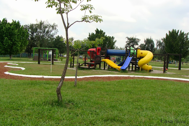 Una de las áreas de juegos y asadores en El Parque Metropolitano