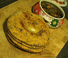 http://cupcakeluvs.blogspot.dk/2014/12/spinat-tomat-fuldkorns-naan-spinach.html