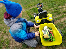 dzieciństwo wczoraj i dziś - Mini Farma - Kupzabawke.pl - Artyk - kombajn - traktor dla dziecka - zestaw małego rolnika -maszyny rolnicze - zabawki dla dzieci - zabawki dla chłopca - dzieciństwo na wsi - zabawa w gospodarstwo