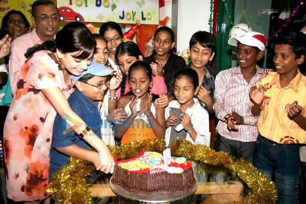 98 3 Radio Mirchi Hyderabad. Dia Mirza celebrates 98.3 FM Radio Mirchi#39;s 8th birthday with NGO kids image
