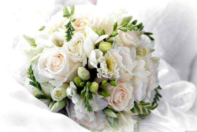 beautiful bouquet of bright roses