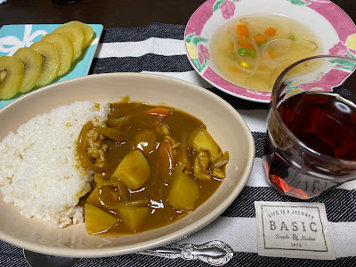 ジャワティストレートレッドとカレーの様子