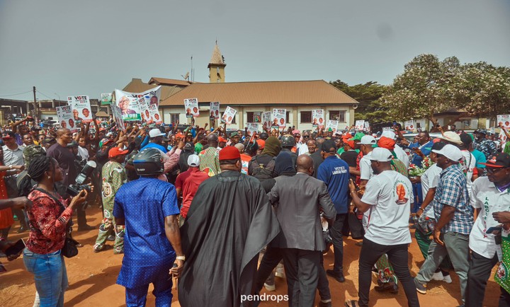 Nnewi crowd cheering Peter Obi as he was about to address them