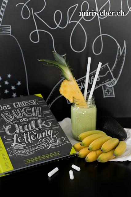 Blog Schweiz, das grosse Buch des Chalk Lettering, Chalk Lettering Buch, grüner Smoothie, Rezept Smoothie, Foodblog Schweiz, miriweber.ch, Kreidetafel, Lettering mit Kreide