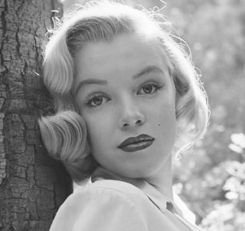  because these beautiful black and white photos of a young Marilyn Monroe 