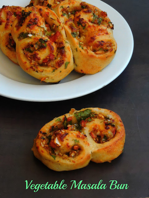 Eggless Vegetable Masala bun