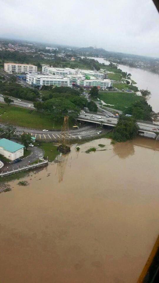 Gambar Pandangan Udara Banjir Di Bandar Kuching Sarawak 19 