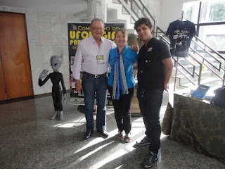 No centro Dra. Mônica Borine, ao lado esquerdo o pesquisador Gener Silva e a direita o presidente da AMPUP