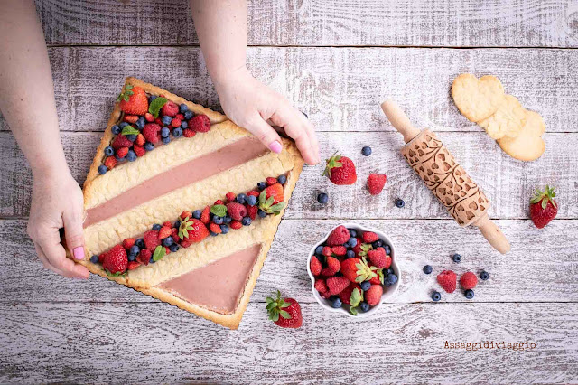 Crostata con crema ai frutti di bosco