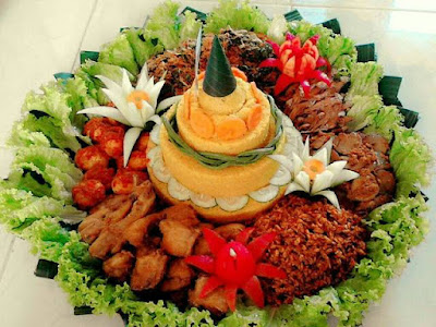 Contoh Nasi Tumpeng  sedap dan gurih untuk HUT  RI  ke 72 