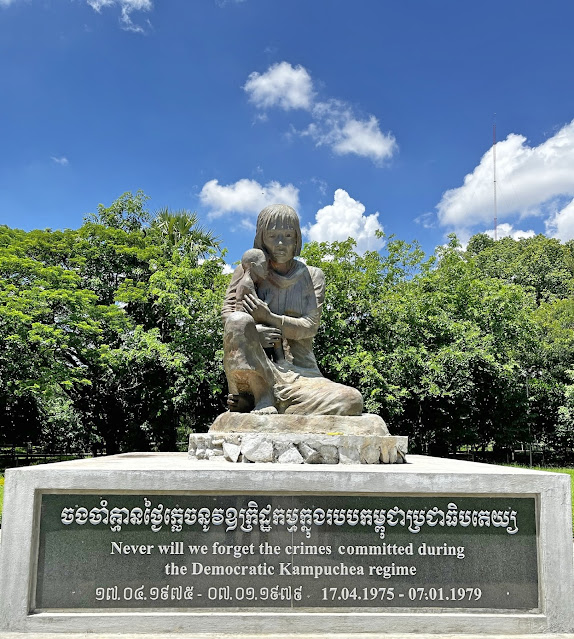 Phnom Penh, Kamboçya, Kamboçya gezilecek yerler, yaşam tarlaları, ölüm tarlaları, tuol sleng, aynebilim, asyada gezilecek yerler, killing fields, kızıl kimerler, khmer, soykırım, kamboçya ulusal müzesi, royal palaca, budizm, hinduizm, farklı hayatlar, yurtdışında yaşam, meditasyon