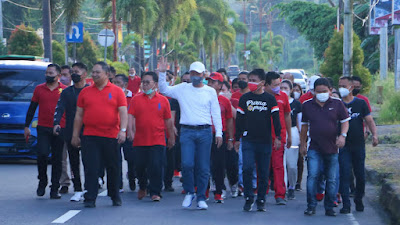 Bupati FDW Olahraga Bersama Jajaran di Boulevard Amurang