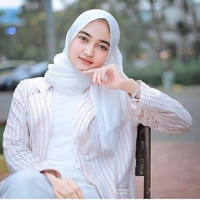 Girl On Hijab