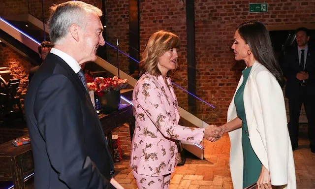 Queen Letizia wore a new green Nelli silk blouse by Maria Barragan, and green trousers by Maria Barragan