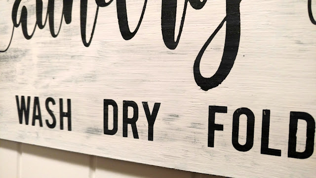 Paint and vinyl are all it takes to make this cute DIY laundry room sign