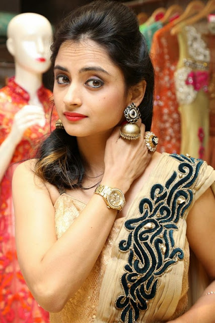 Telugu actress Madirakshi hot images in saree