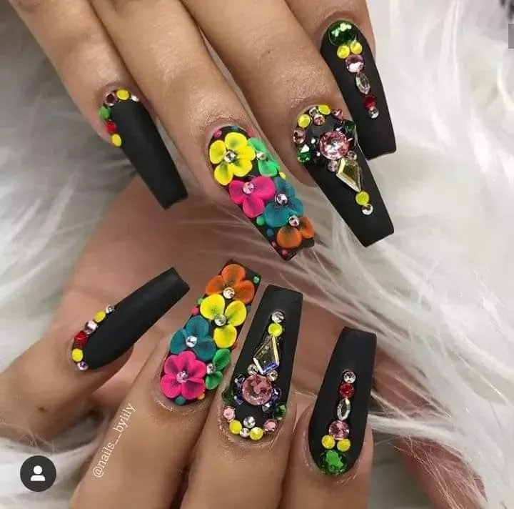 Uñas con diseño mexicano