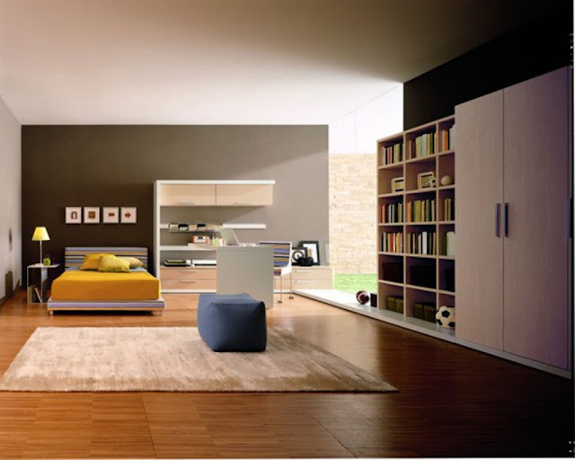 Дизайн интерьера комнаты для подростка с широкими шкафами