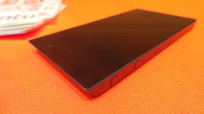 Ubuntu Edge Smartphone Prototype4