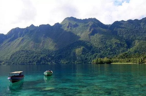 Ojek Wisata Alam Taman Nasional Manusela di Maluku