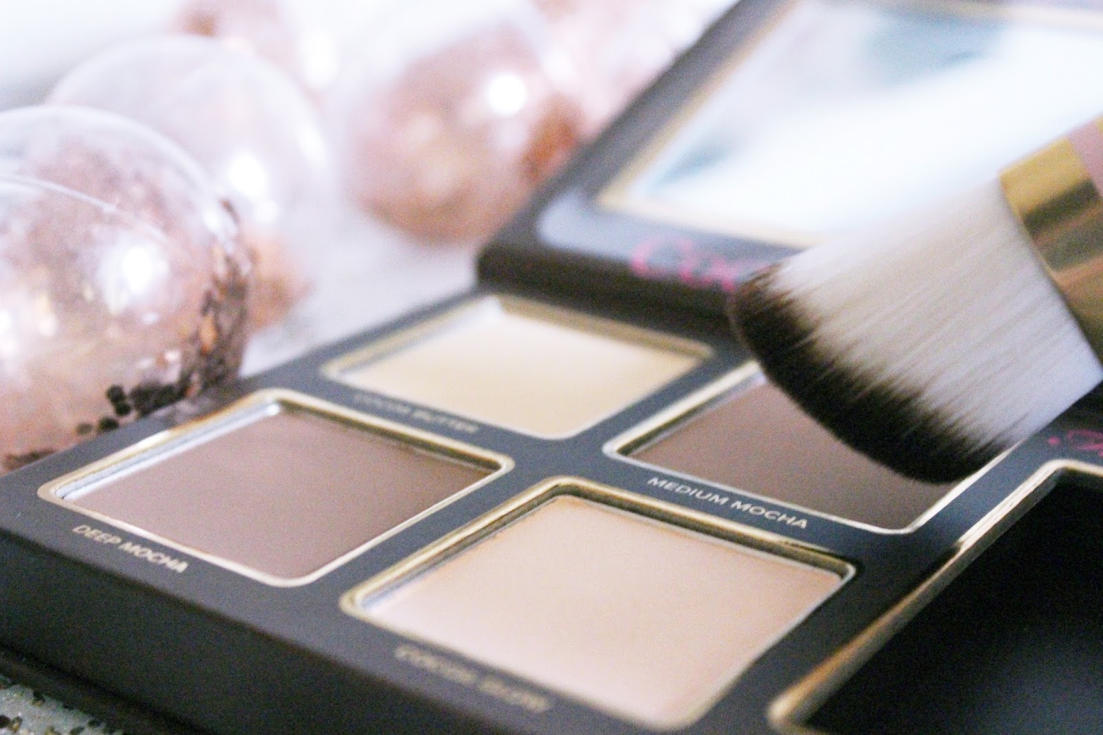 Cocoa Contour de Too Faced