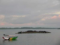 FOTO FENOMENA ANEH UNIK PASKA GEMPA ACEH 7,2SR 2010 Muncul Gambar Pulau Baru Pasca Gempa Bumi Di Aceh Tahun 2010 