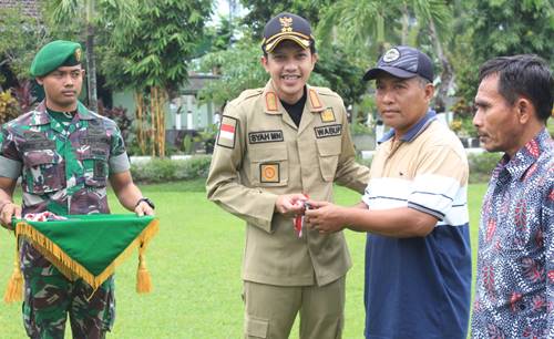 Simbolis, Dandim Trenggalek Bersama Wabup Syah Salurkan Bantuan Alsintan Dari Kementan